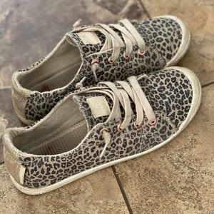 Roxy leopard tennis shoe sz7
